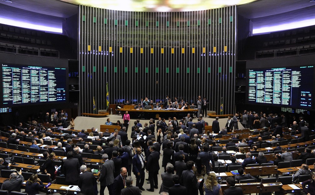 Câmara aprova projeto que autoriza uso do Fust para banda larga nas escolas